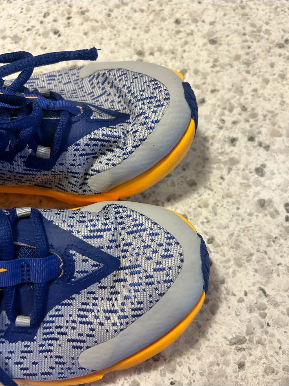 Under Armour Scramjet 5 GS kids sneakers size 5 5Y blue orange